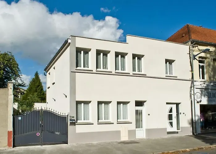 42M2 Au R D C Grand Parking 250 Gratuit Face Au Logement 400 M Centre-Ville