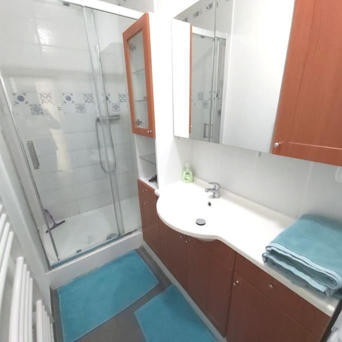 Apartment 42m2 Au R D C Grand Parking 250 Gratuit Face Au 400 M Centre-ville